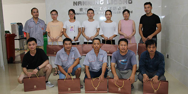 ZLG理工公司为全体员工发放月饼—喜迎佳节