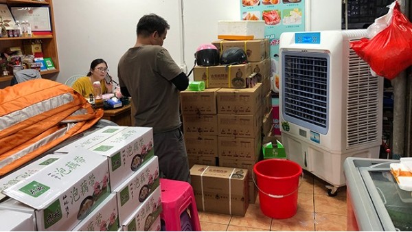 海鲜冷冻品批发市场使用[ZLG理工]移动式降温冷风机案例