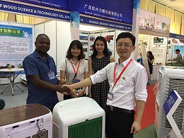 越南展会现场理工环保空调受到客户青睐